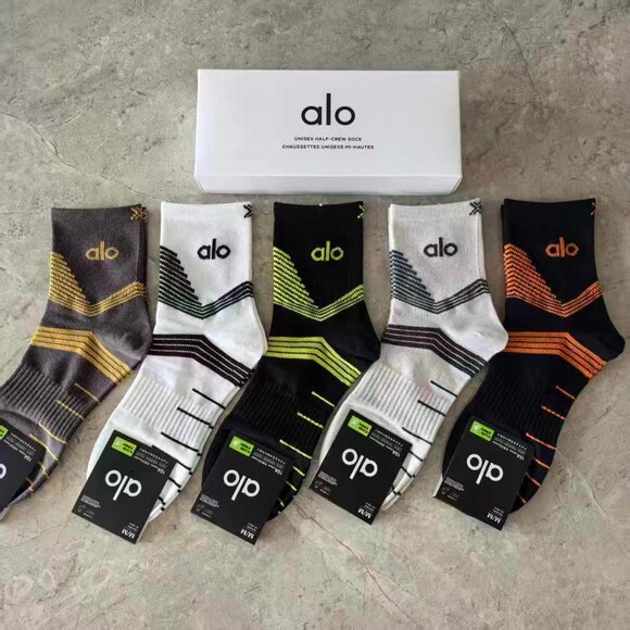 A27- ALO Yoga Men's Athletic Chevron Stripe Half-Crew Socks 5-Pair Boxed Set